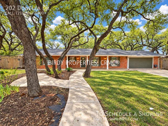 Charming 3 Bed Oasis with Granite Touches & Cozy Fireplace in Hollywood Park!