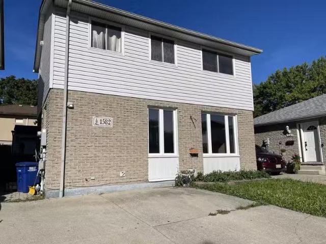 CHARMING 3 BEDROOM/1.5 BATHROOM HOME + HYDRO AND WATER 1582 B.