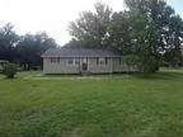 Charming 3 Bedroom, 2 Bathroom Home Located in Moss Bluff