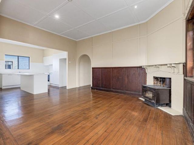 Charming 3 Bedroom Cottage in West Kempsey with Modern Updates