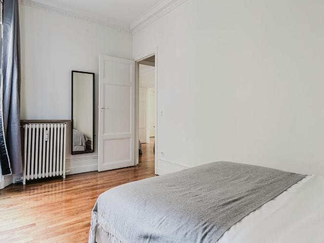 Charming 3 Bedroom Apartment Near Notre Dame des Champs, Paris Amsterdam Apartments for Rent