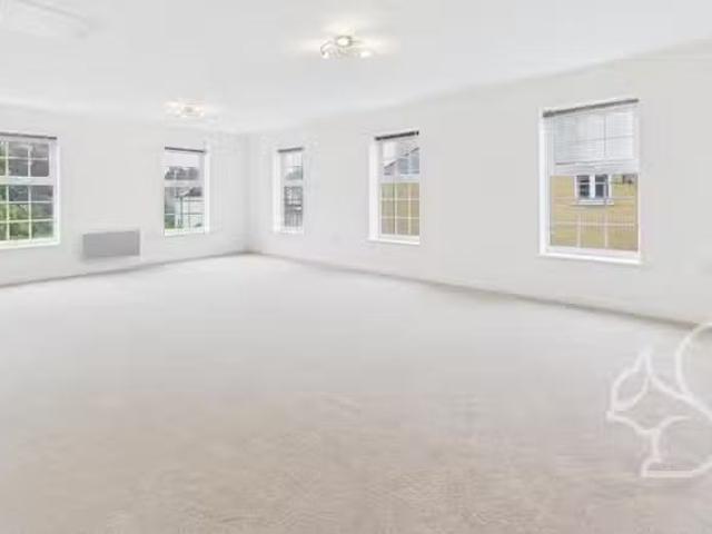 For Rent! 3 bedroom apartment for rent in Dove House Meadow, G.