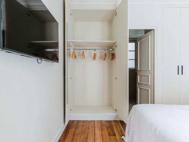 Charming 3 Bedroom Apartment in Paris Awaits!, Paris Amsterdam Apartments for Rent