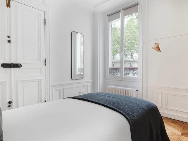 Charming 3 Bedroom Apartment in the Heart of Paris, Paris Amsterdam Apartments for Rent