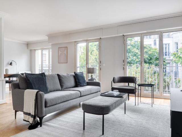 Charming 3 Bedroom Apartment in the Heart of Paris, Paris Amsterdam Apartments for Rent