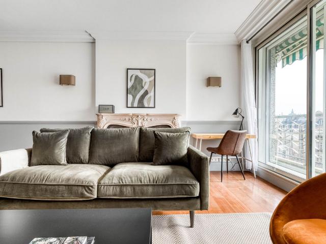 Charming 3 Bedroom Apartment with Balcony in Chaillot, Paris Amsterdam Apartments for Rent