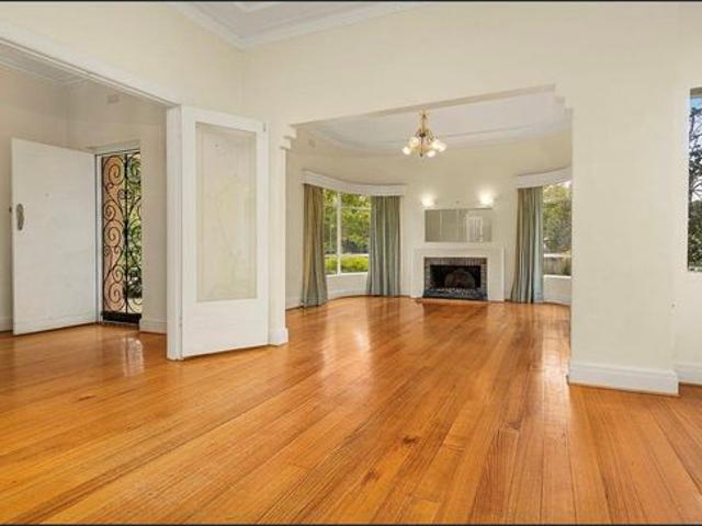 Charming 3 bedroom Art Deco home in a quiet Brighton East location