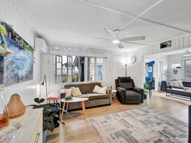CHARMING 3 BEDROOM BEACH COTTAGE ~ TOOGOOM PENINSULA