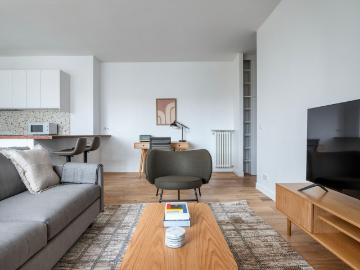 Charming 3 Bedroom Getaway in Paris with a View