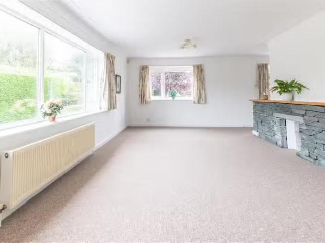 For Rent! 3 bedroom detached bungalow for rent in Woodlands Ro.