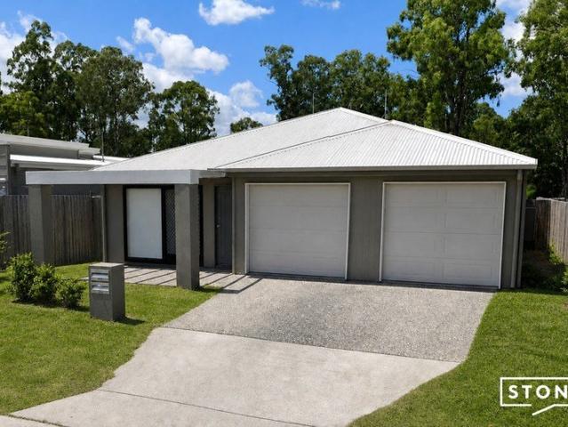 Charming 3 Bedroom Duplex Convenient Location!