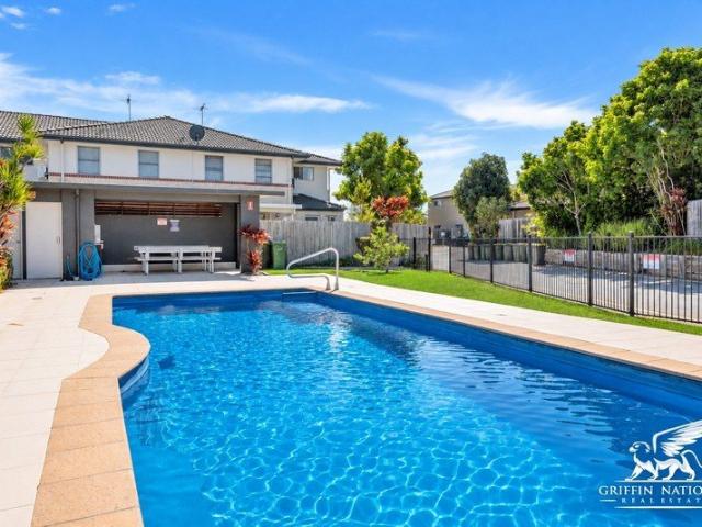 Charming 3 Bedroom Duplex! Friendly Complex With Pool, Air Conditioned Living & Master!