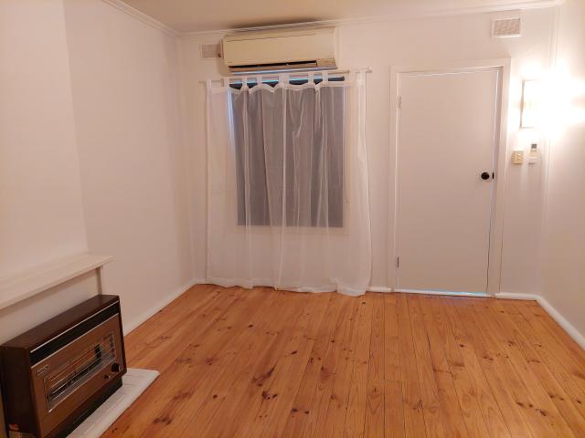 Charming 3 Bedroom Duplex with Spacious Backyard