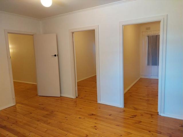 Charming 3 Bedroom Duplex with Spacious Backyard