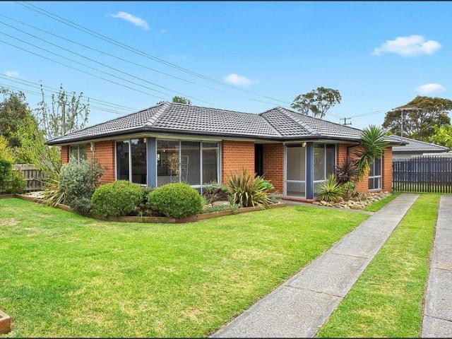 Charming 3 Bedroom Family Home in Patterson Lakes