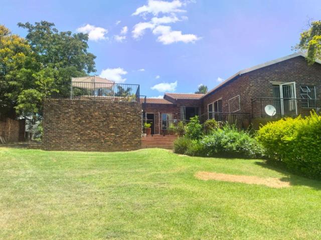 Charming 3 Bedroom Family Home in the Heart of Monument Park For Rent