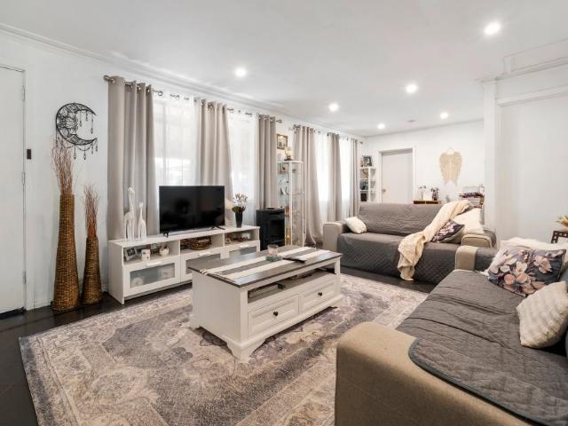 Charming 3 Bedroom Family Home with Spacious Backyard in Andrews Farm