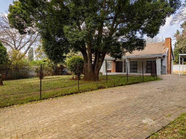 Charming 3 Bedroom Family Home with Study in Sought After Northcliff
