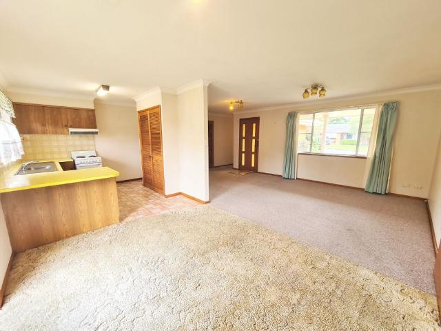 Charming 3 Bedroom Freestanding Home Close to Town
