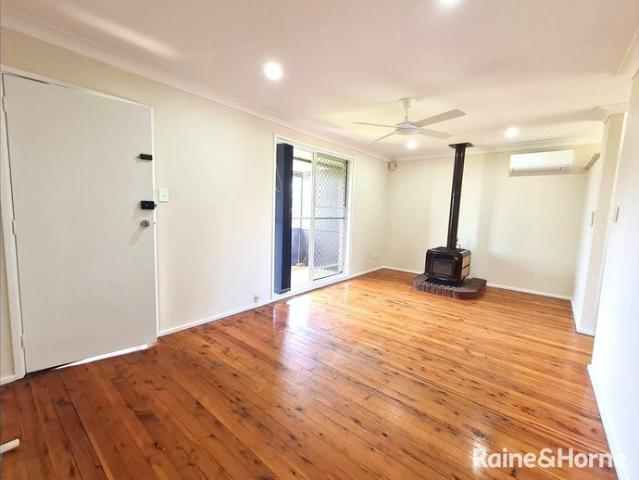 Charming 3 Bedroom House for Lease in Minto!