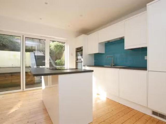 Cheap 3 bedroom house for rent in Southcot Place, Bath, BA2