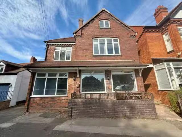 For Rent! 3 bedroom house for rent in The Green, Castle Bromwi.