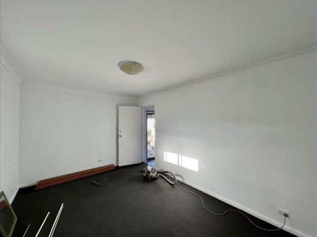 Charming 3 Bedroom House in Convenient Tempe Location option to be furnished