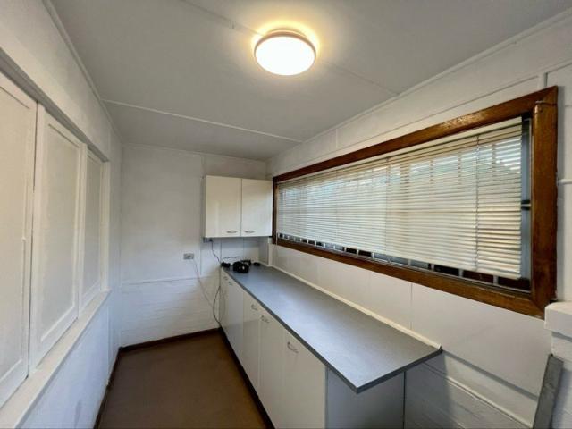 Charming 3 Bedroom House in Convenient Tempe Location option to be furnished