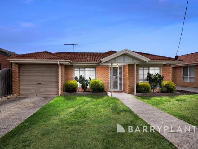 CHARMING 3 BEDROOM HOME WITH MODERN COMFORTS & BEAUTIFUL GARDEN