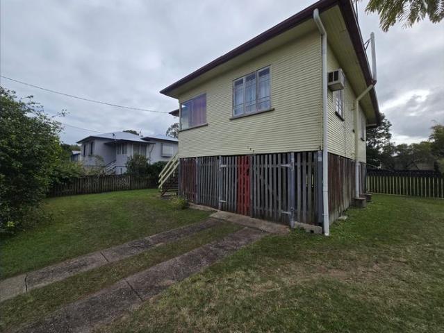 Charming 3 Bedroom Home with Modern Kitchen & Spacious Yard