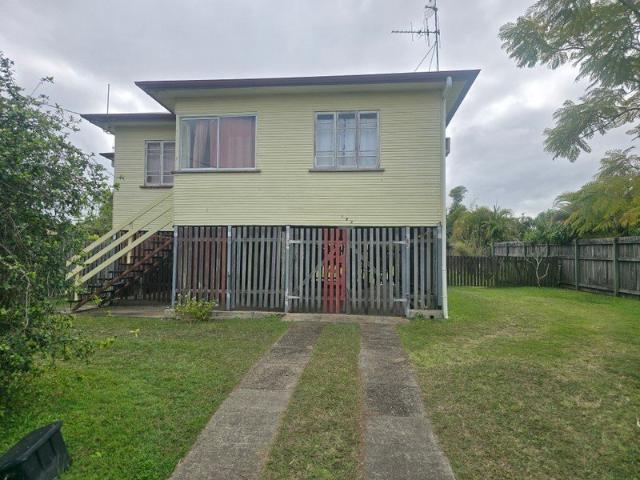 Charming 3 Bedroom Home with Modern Kitchen & Spacious Yard
