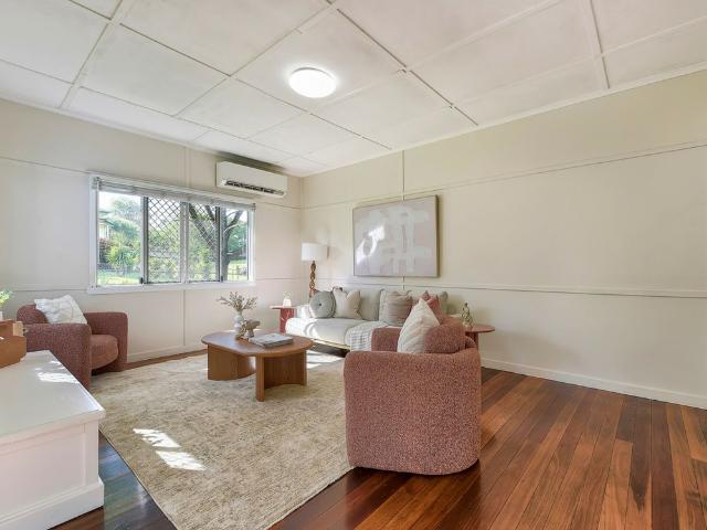 CHARMING 3 BEDROOM HOME WITH AIR CONDITIONING