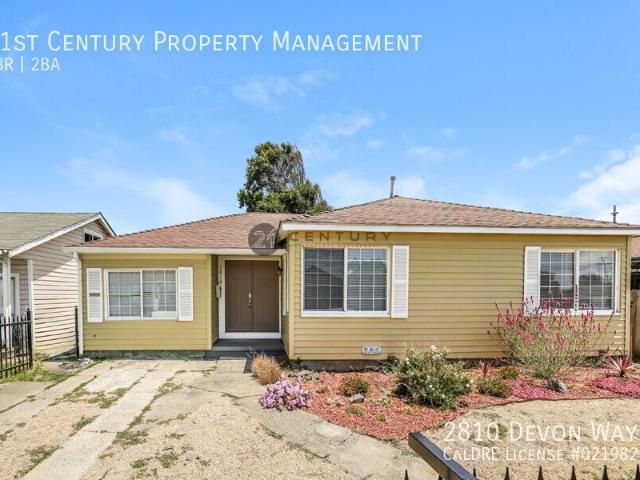 Charming 3 Bedroom Home with Flexible Bonus Space & Easy Freeway Access