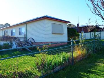 Charming 3 Bedroom Home with Low Maintenance Appeal!