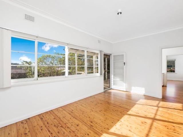Charming 3 Bedroom Home with Water Views in East Gosford!