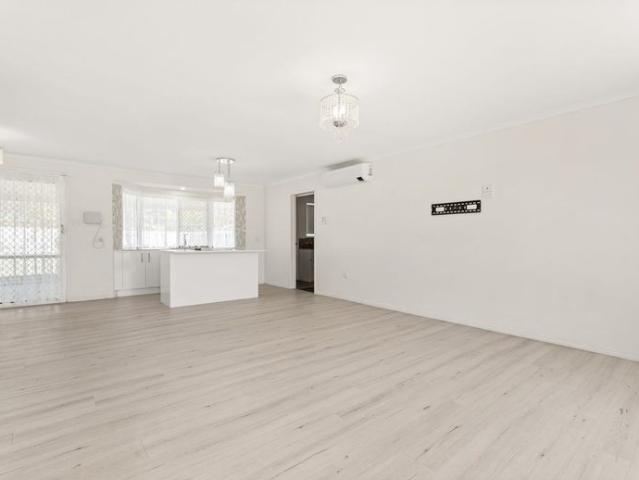 Charming 3 Bedroom Home Coastal Living with Space & Privacy
