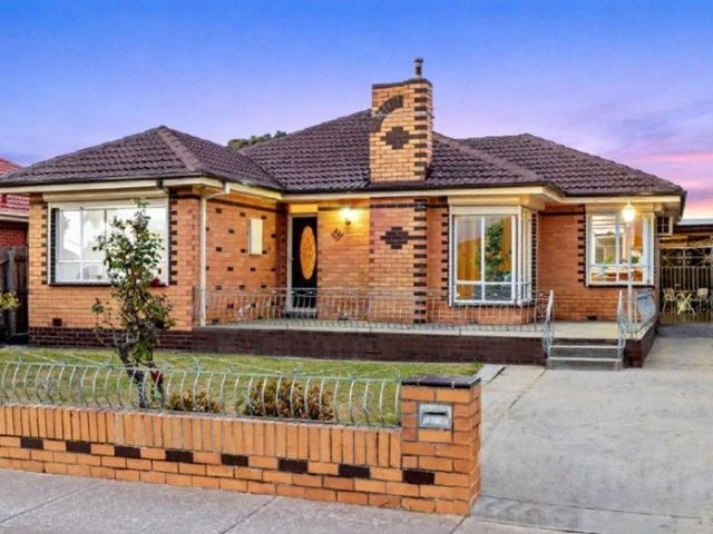Charming 3 Bedroom Home Close to Local Amenities!