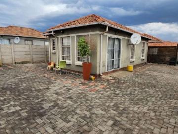 Charming 3 Bedroom Home for Rent in Andeon – Secure Estate Living!