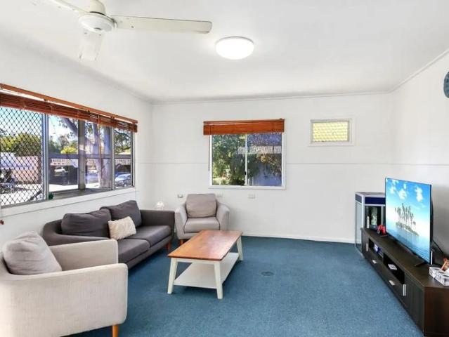 Charming 3 Bedroom Home in the Heart of Cooroy Walk to Everything!