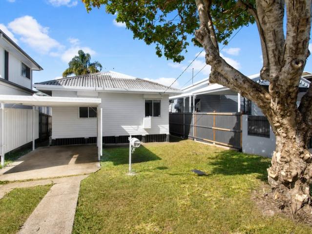 CHARMING 3 BEDROOM HOME IN THE HEART OF SCARBOROUGH