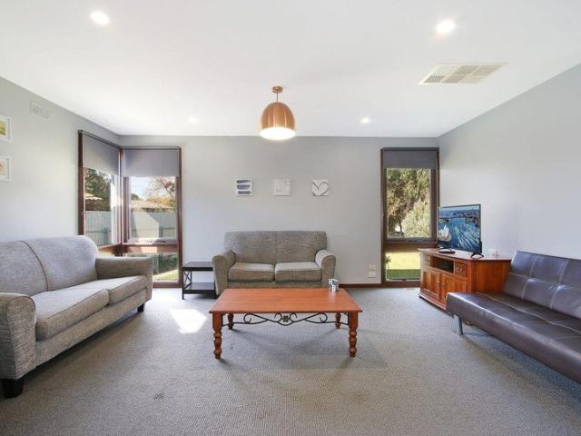Charming 3 Bedroom Home in a Convenient Springdale Heights Location