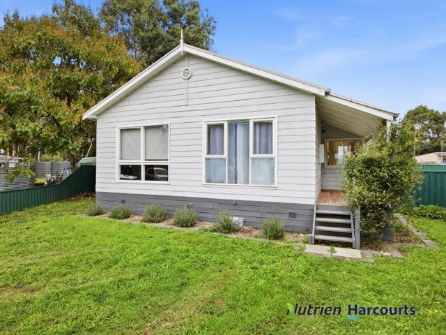 Charming 3 Bedroom Home in a Quiet Flowerdale Court