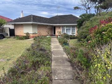 Charming 3 Bedroom Home in Central Victor Harbor
