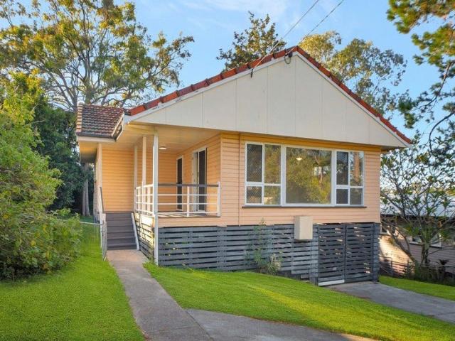 Charming 3 Bedroom Home in Convenient Stafford Heights Location