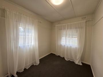 Charming 3 Bedroom Home in Prime The Oaks Location