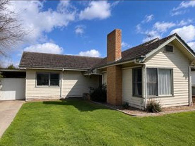 Charming 3 Bedroom Home in Prime Location