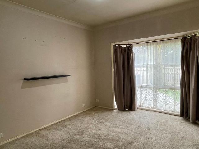 Charming 3 Bedroom Home in Prime Location Steps from Lalor Train Station