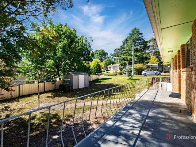 CHARMING 3 BEDROOM HOME IN PRIME SOUTH HILL LOCATION