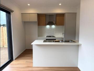 Charming 3 Bedroom Home in Sought After Smith Park Estate!