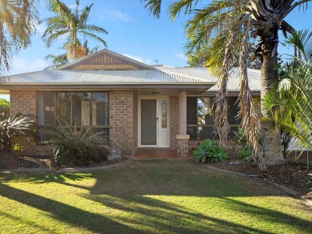 Charming 3 Bedroom Home Near Kelly's Beach Prime Bargara Living!